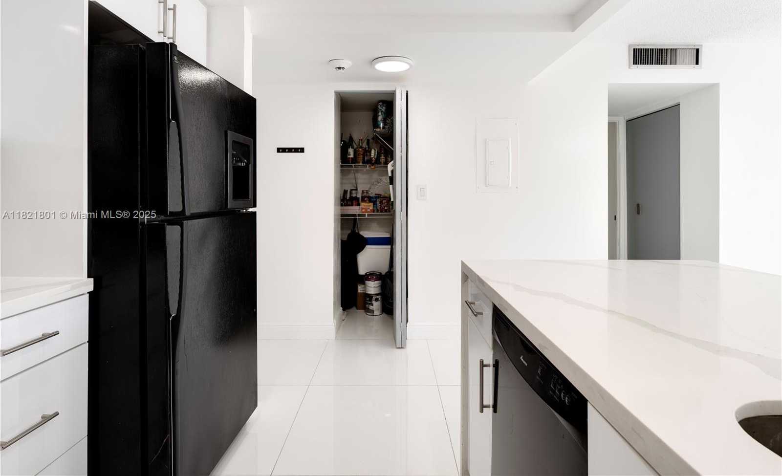 Small Image of 600 NORTH EAST 36TH ST #1111, Miami Number 9