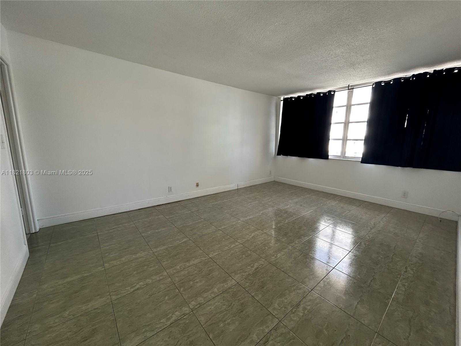 Small Image of 1825 SOUTH OCEAN DR #503, Hallandale Beach Number 3