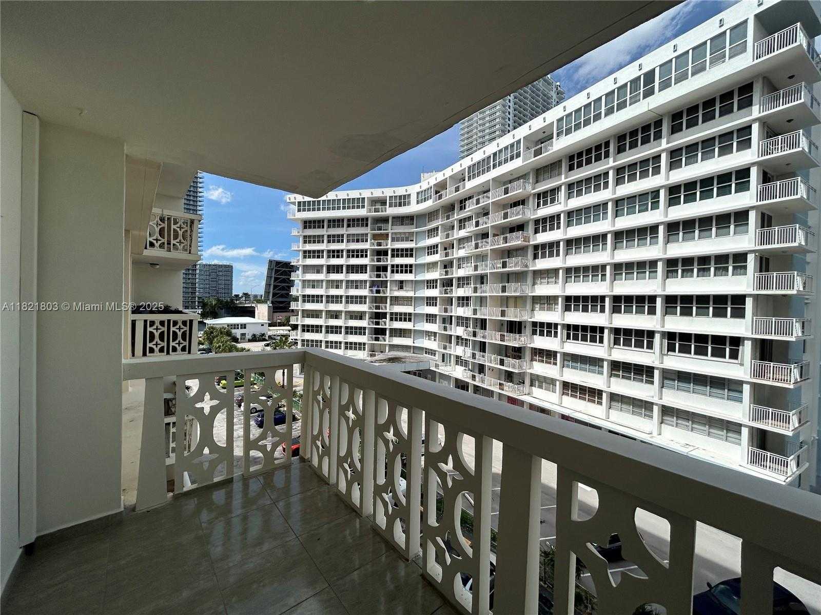 Small Image of 1825 SOUTH OCEAN DR #503, Hallandale Beach Number 5