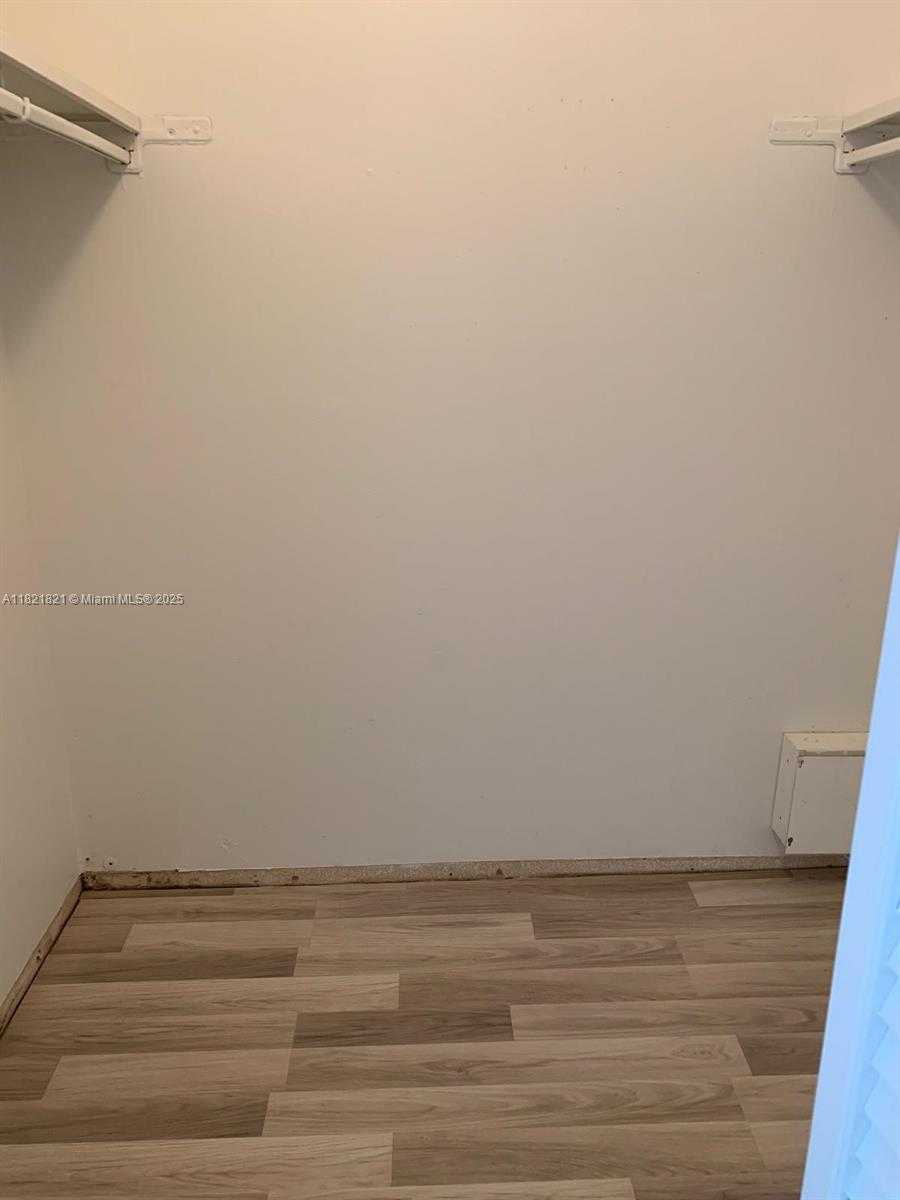 Small Image of 17901 NORTH WEST 68TH AVE #S101, Hialeah Number 4