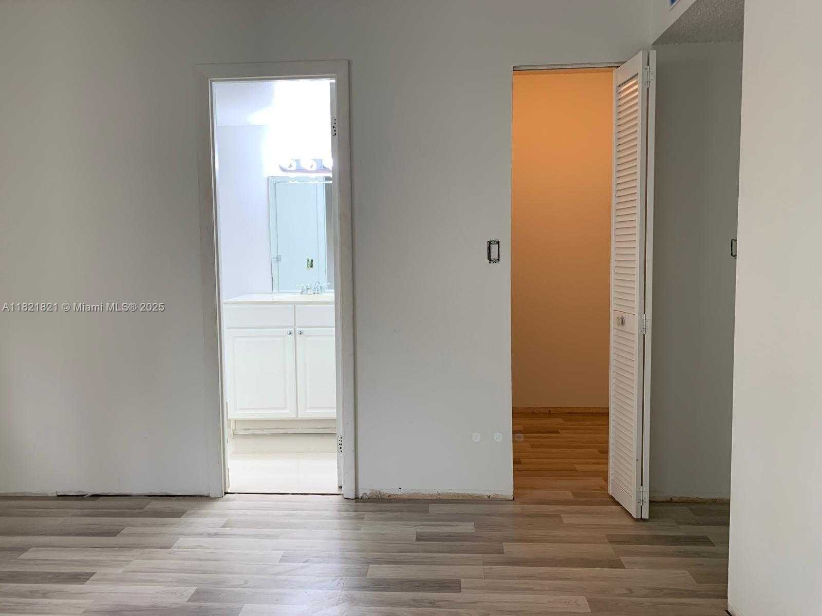 Small Image of 17901 NORTH WEST 68TH AVE #S101, Hialeah Number 5