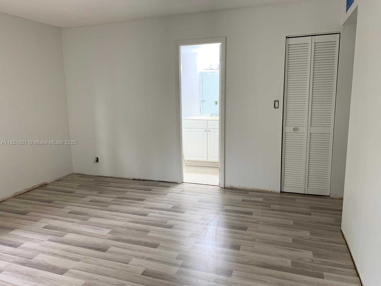 Small Image of 17901 NORTH WEST 68TH AVE #S101, Hialeah Number 6