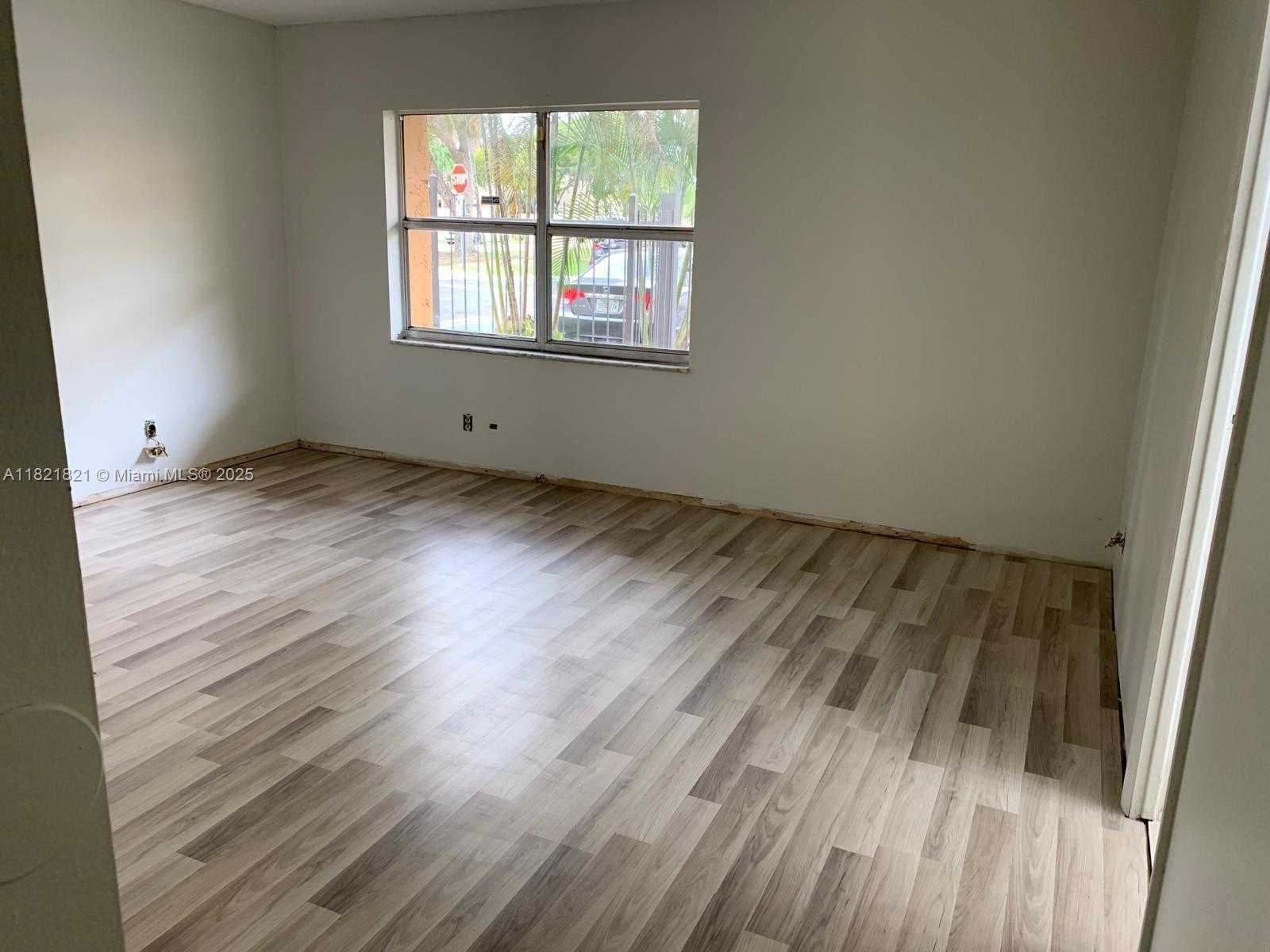 Small Image of 17901 NORTH WEST 68TH AVE #S101, Hialeah Number 7