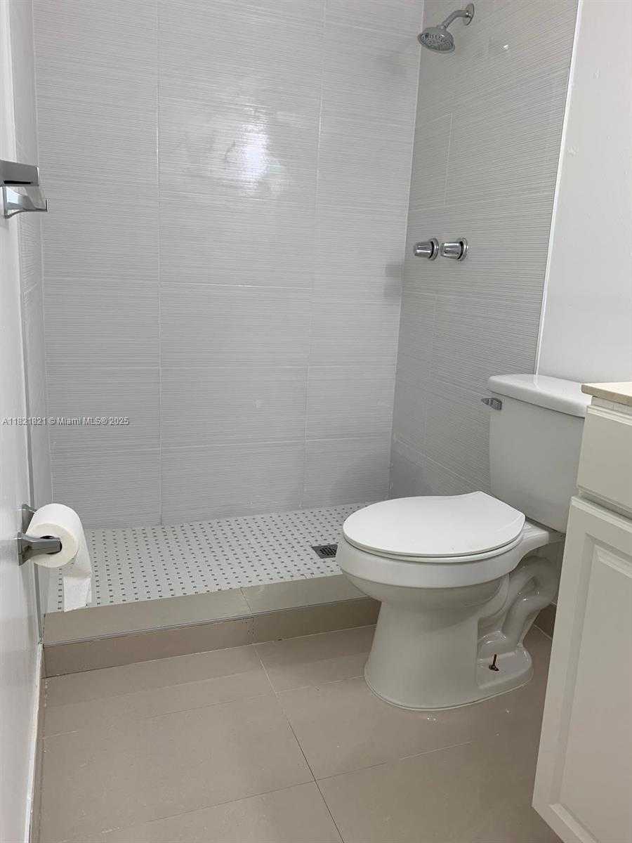 Small Image of 17901 NORTH WEST 68TH AVE #S101, Hialeah Number 8