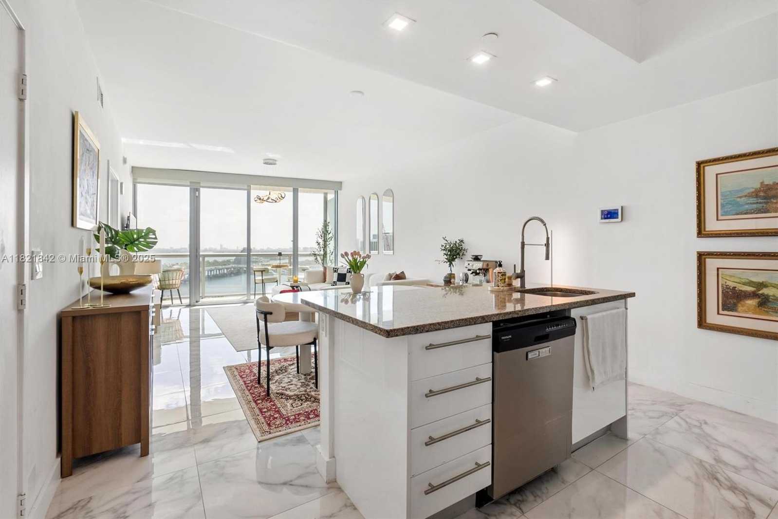 Small Image of 888 BISCAYNE BLVD #2510, Miami Number 5