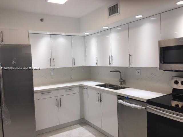 Small Image of 3600 MYSTIC POINTE DR TOWER 300 #802, Aventura Number 4
