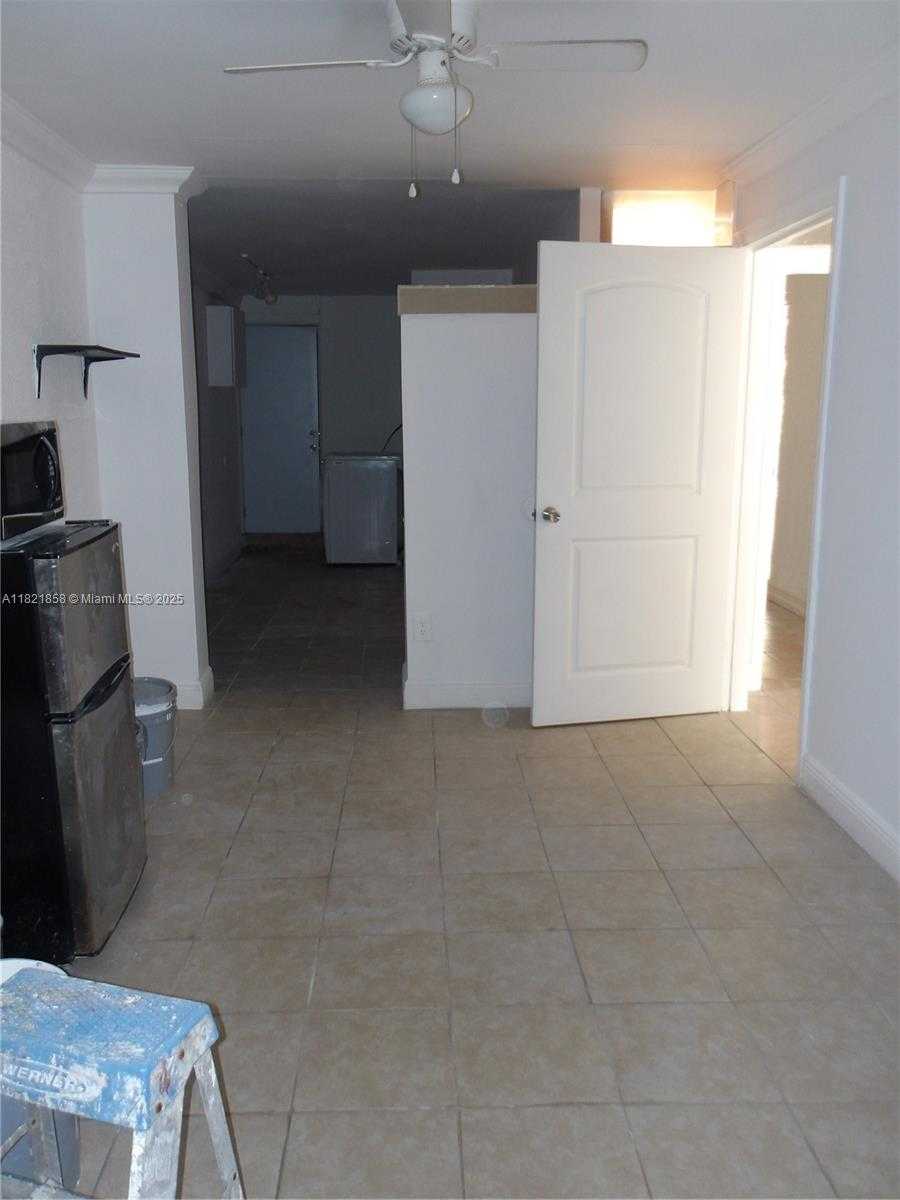 Small Image of 7327 PEPPER PIKE DR, Hialeah Number 16