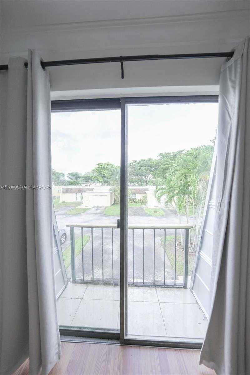 Small Image of 7327 PEPPER PIKE, Hialeah Number 25