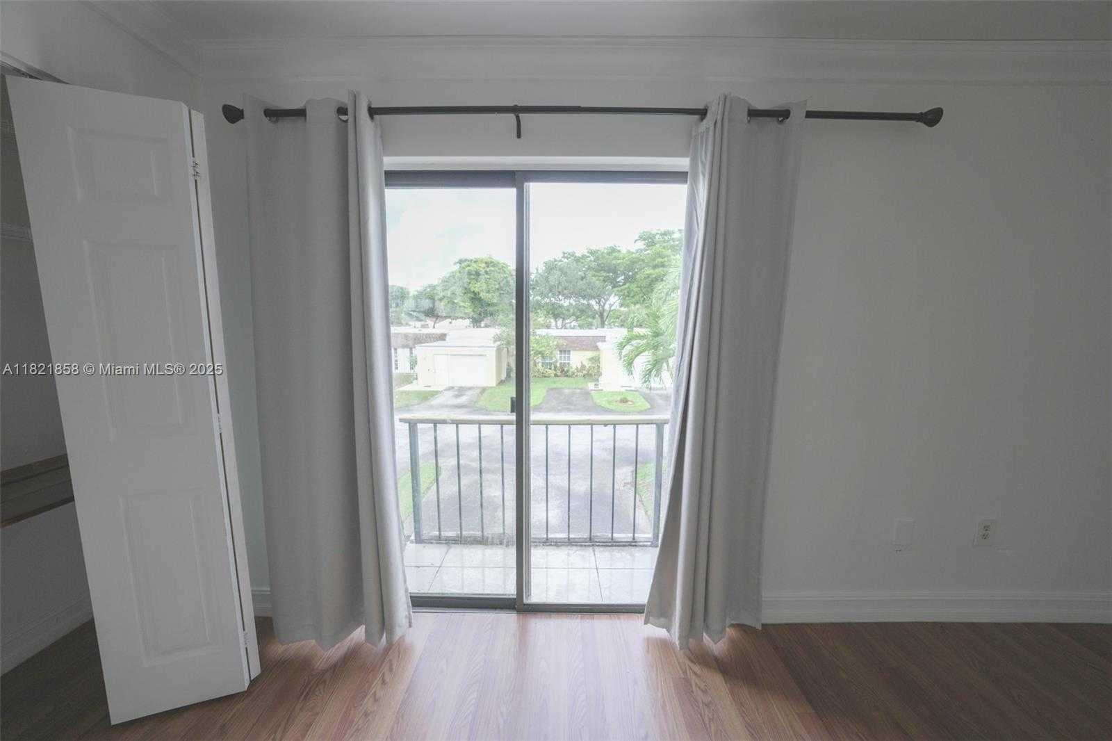 Small Image of 7327 PEPPER PIKE, Hialeah Number 26