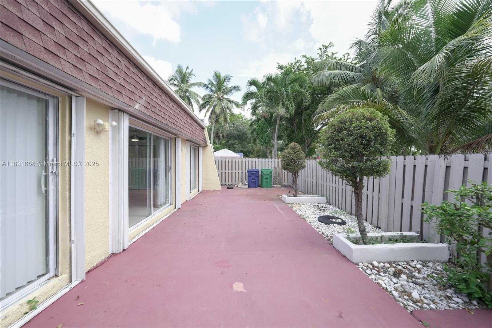 Small Image of 7327 PEPPER PIKE, Hialeah Number 29