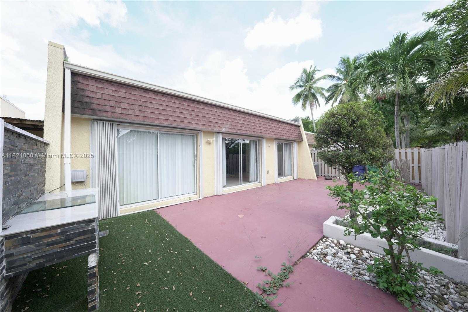 Small Image of 7327 PEPPER PIKE, Hialeah Number 30