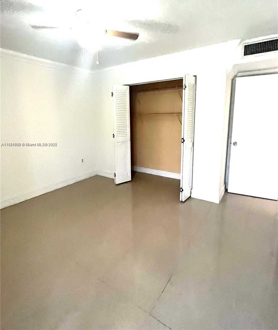 Small Image of 7327 PEPPER PIKE DR, Hialeah Number 7