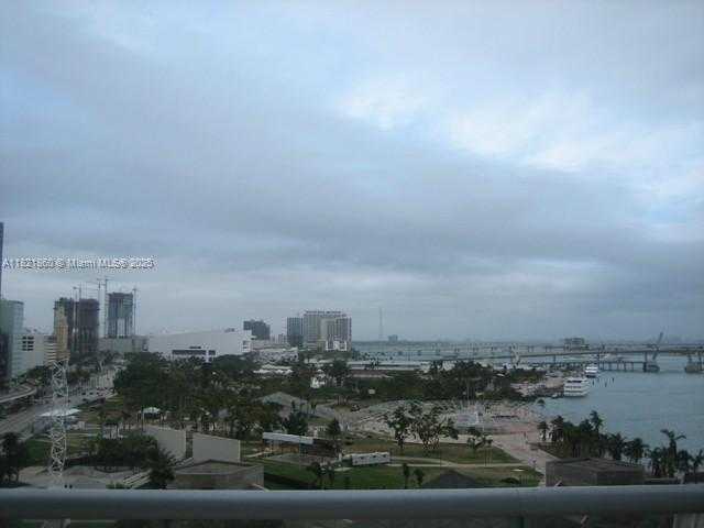 Small Image of 325 SOUTH BISCAYNE BL #1015, Miami Number 12