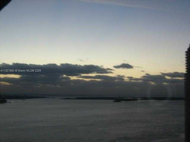 Small Image of 325 SOUTH BISCAYNE BL #1015, Miami Number 7