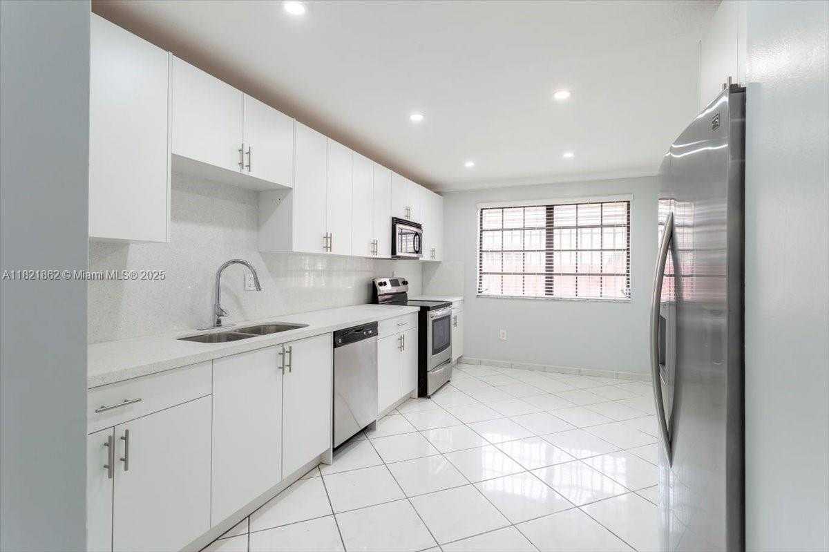 Small Image of 561 SOUTH WEST 122ND AVE, Miami Number 3