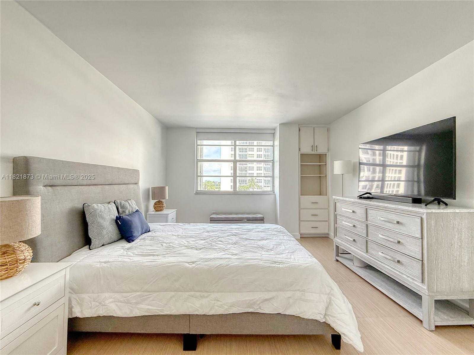 Small Image of 5701 COLLINS AVE #309, Miami Beach Number 11