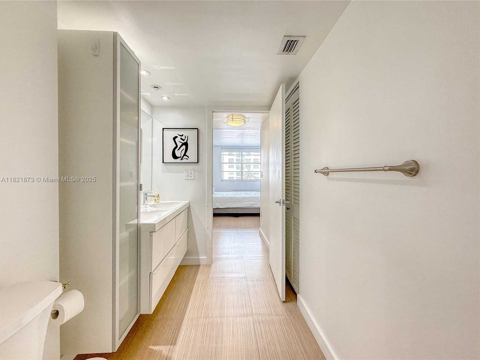 Small Image of 5701 COLLINS AVE #309, Miami Beach Number 13