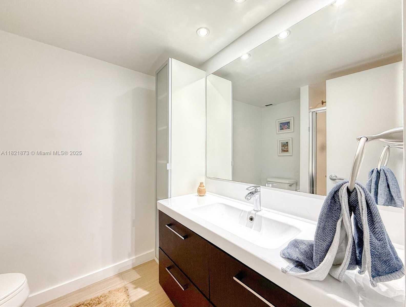 Small Image of 5701 COLLINS AVE #309, Miami Beach Number 14