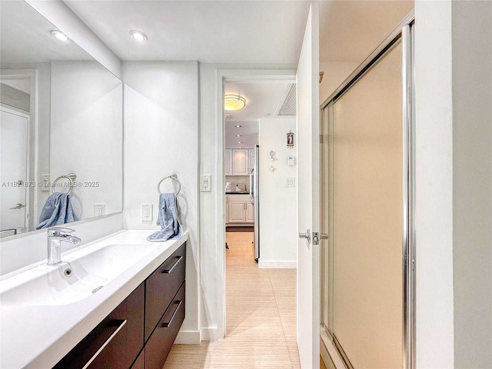 Small Image of 5701 COLLINS AVE #309, Miami Beach Number 15