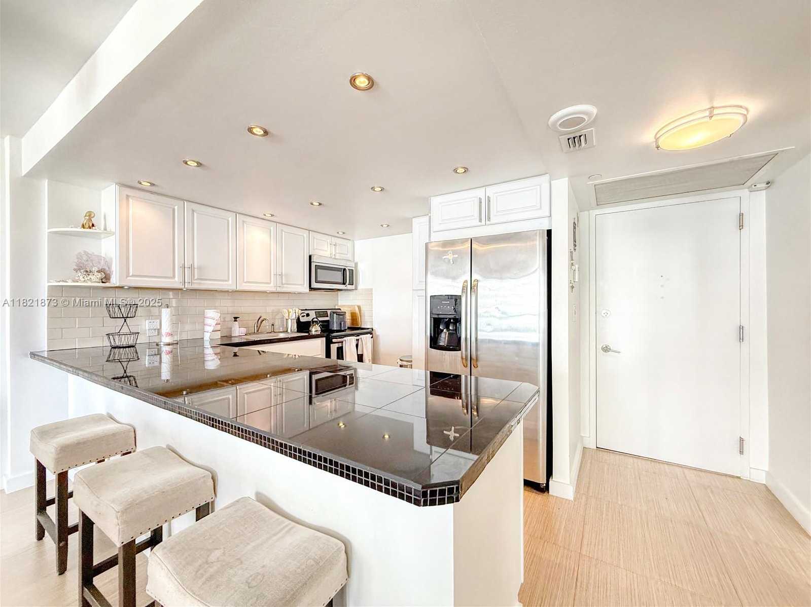 Small Image of 5701 COLLINS AVE #309, Miami Beach Number 4