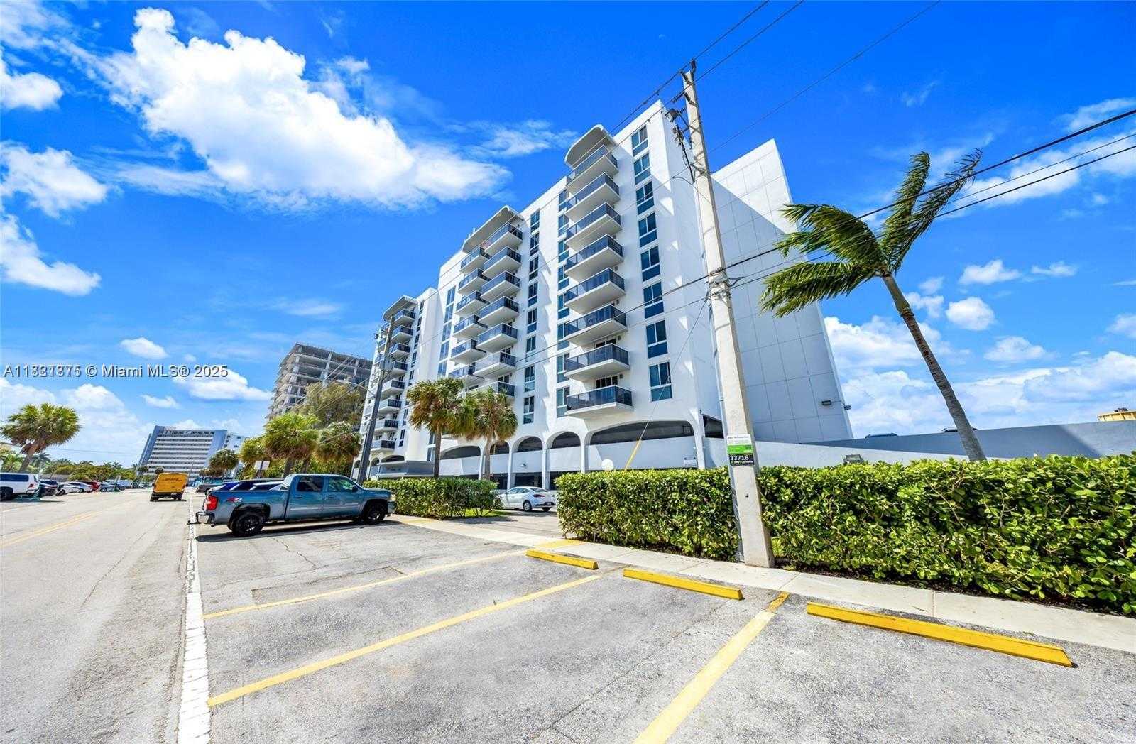 Small Image of 7928 WEST DR #602, North Bay Village Number 4