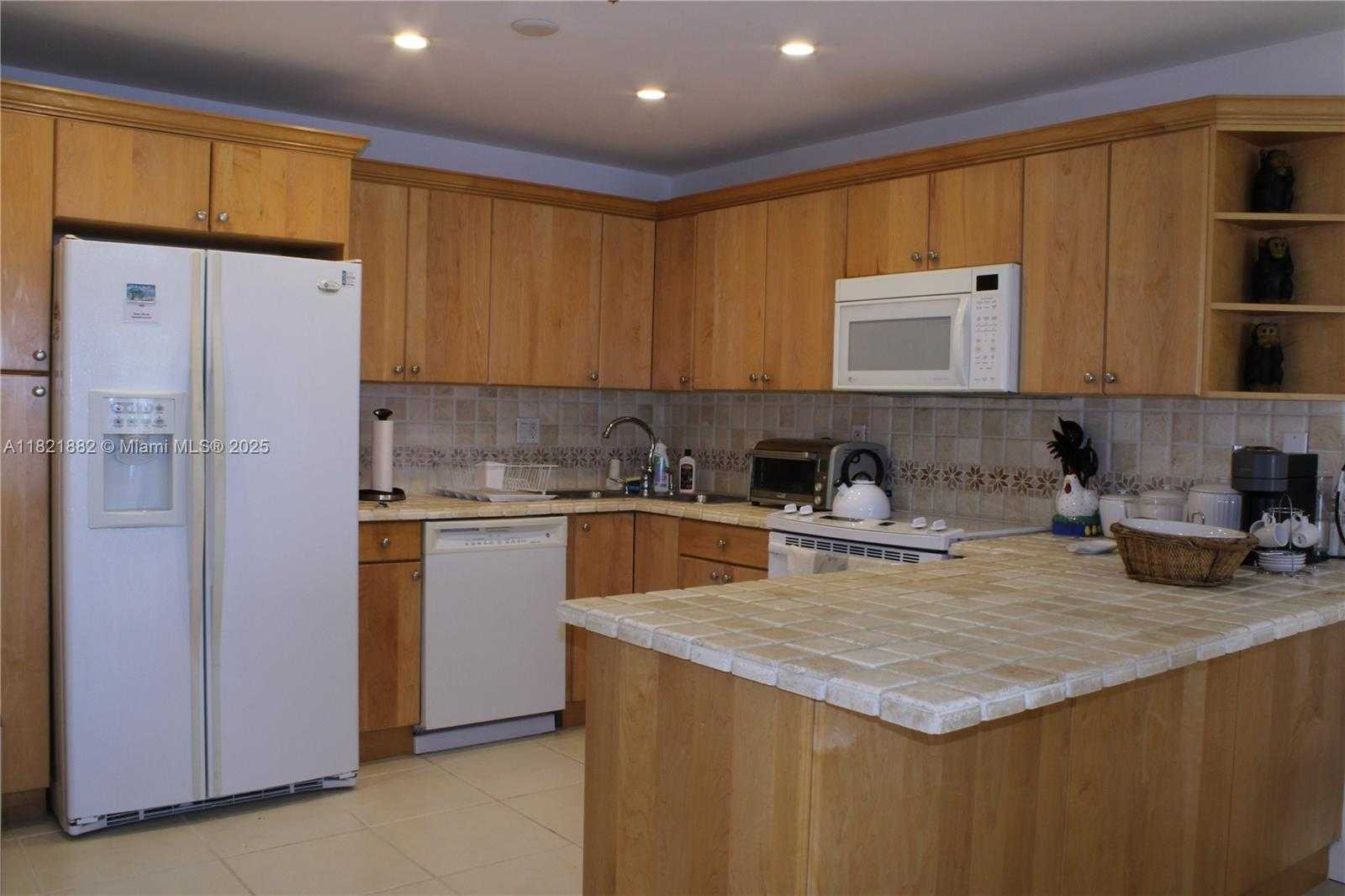 Small Image of 201 CRANDON BLVD #439, Key Biscayne Number 6