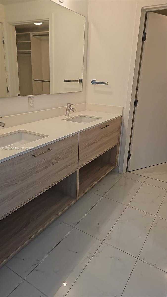 Small Image of 16385 BISCAYNE BLVD #902, North Miami Beach Number 10