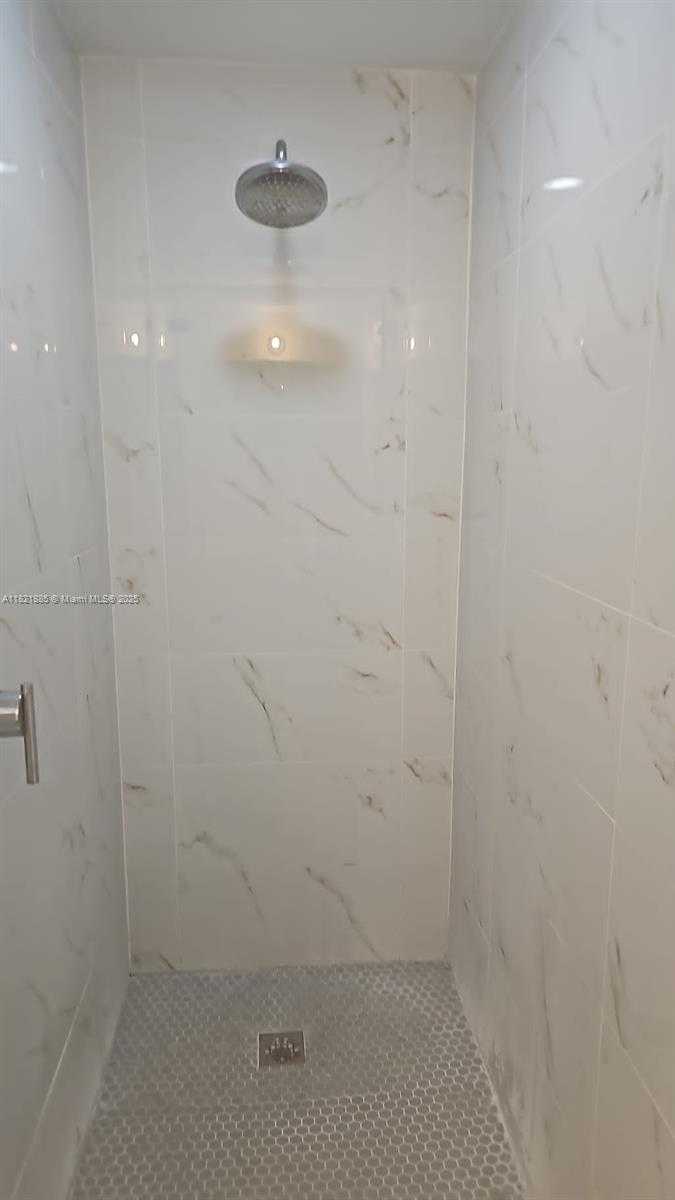 Small Image of 16385 BISCAYNE BLVD #902, North Miami Beach Number 11