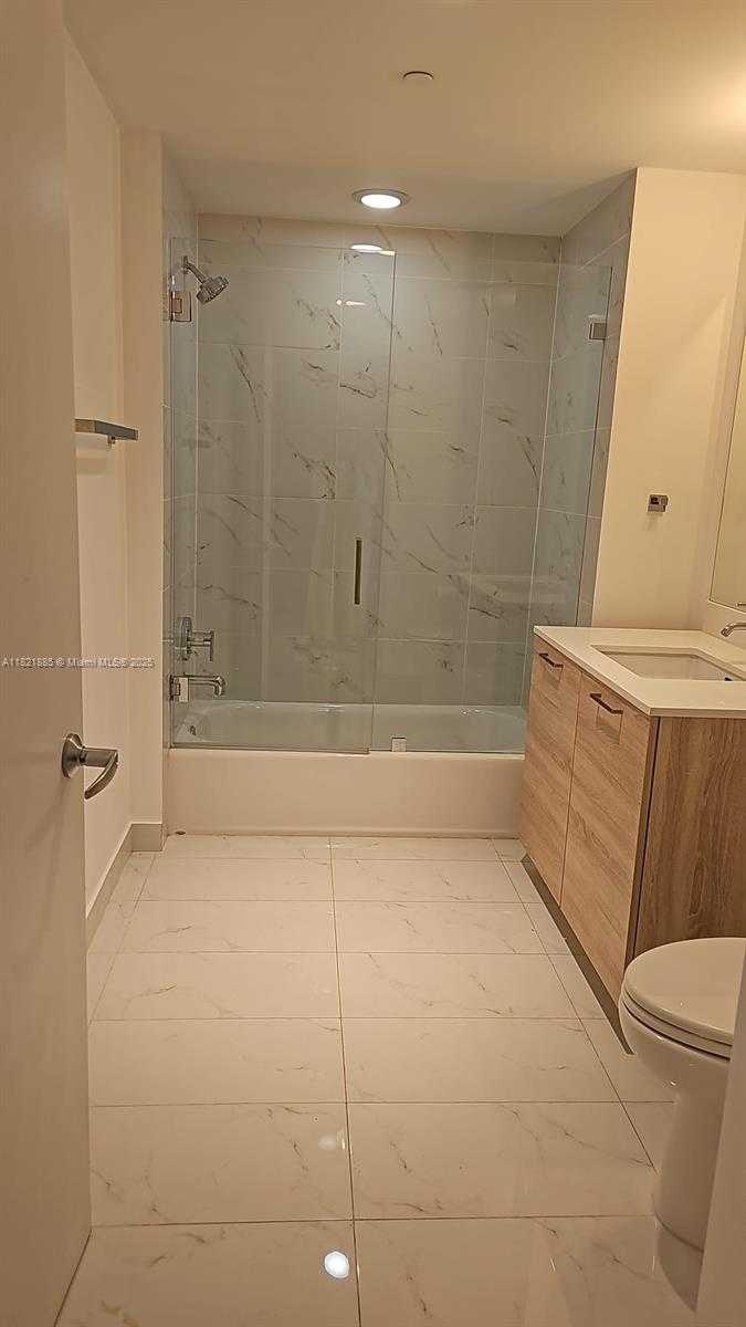 Small Image of 16385 BISCAYNE BLVD #902, North Miami Beach Number 13