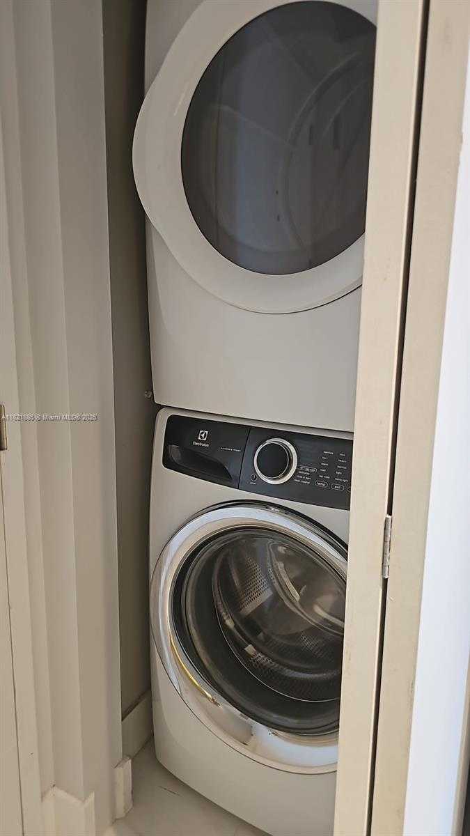 Small Image of 16385 BISCAYNE BLVD #902, North Miami Beach Number 14