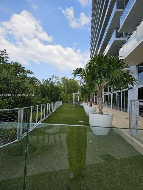 Small Image of 16385 BISCAYNE BLVD #902, North Miami Beach Number 23