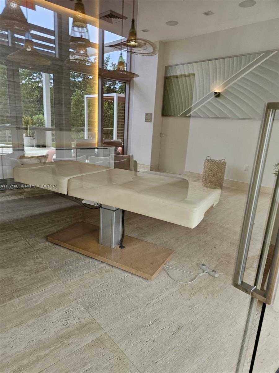 Small Image of 16385 BISCAYNE BLVD #902, North Miami Beach Number 24