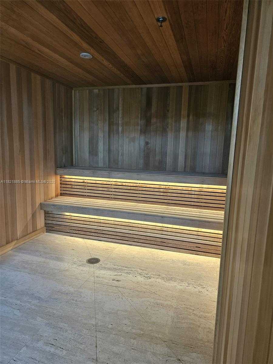 Small Image of 16385 BISCAYNE BLVD #902, North Miami Beach Number 32
