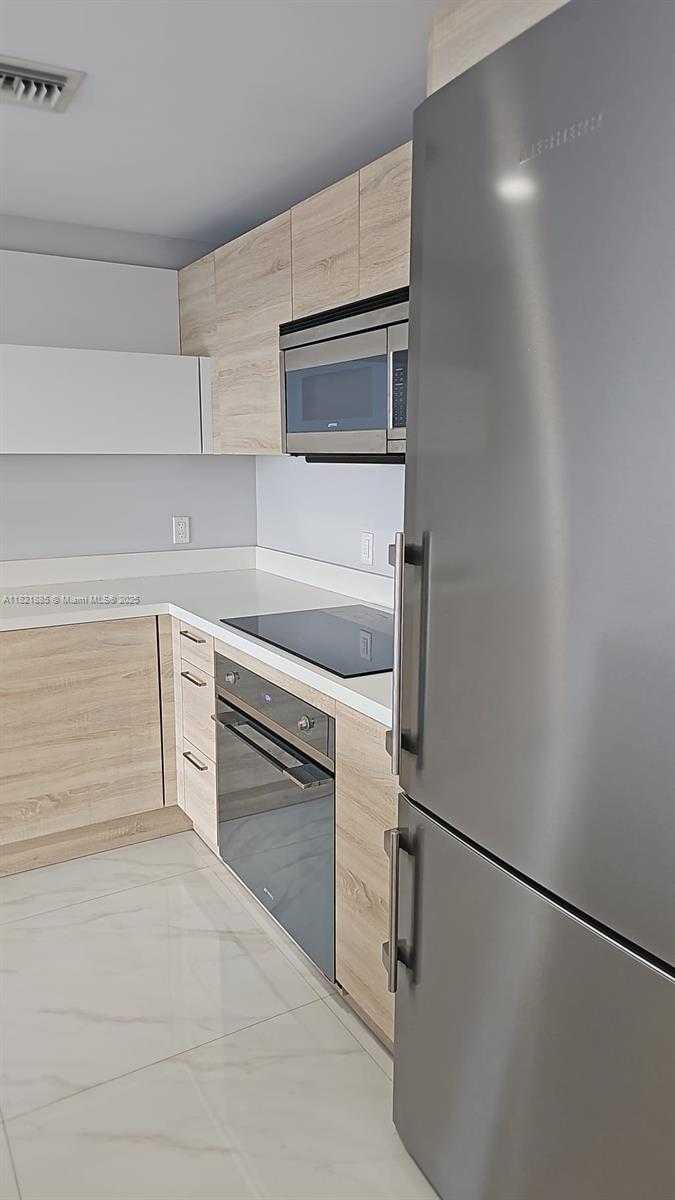 Small Image of 16385 BISCAYNE BLVD #902, North Miami Beach Number 4