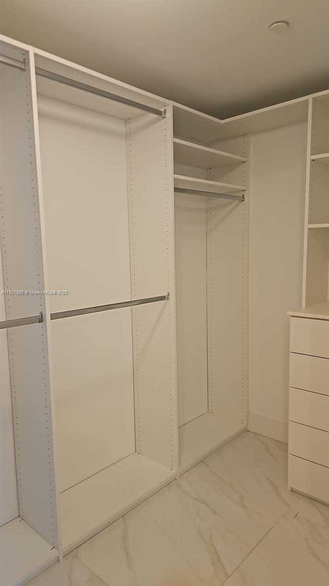 Small Image of 16385 BISCAYNE BLVD #902, North Miami Beach Number 7