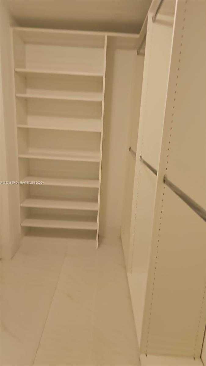 Small Image of 16385 BISCAYNE BLVD #902, North Miami Beach Number 8