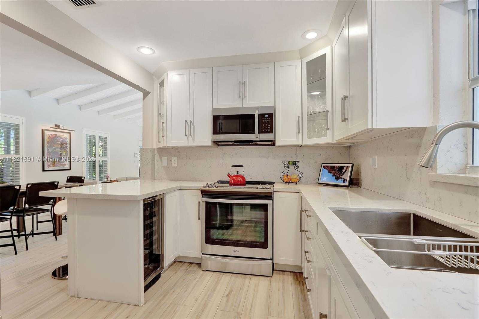 Small Image of 6640 TARREGA ST, Coral Gables Number 12