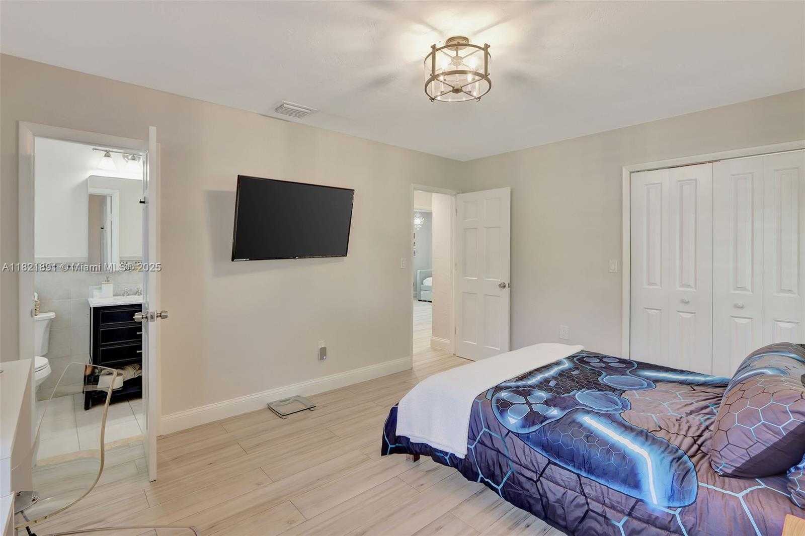 Small Image of 6640 TARREGA ST, Coral Gables Number 29
