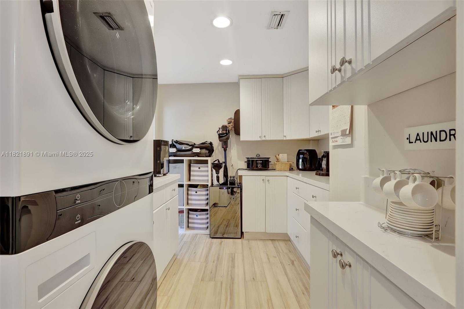 Small Image of 6640 TARREGA ST, Coral Gables Number 31