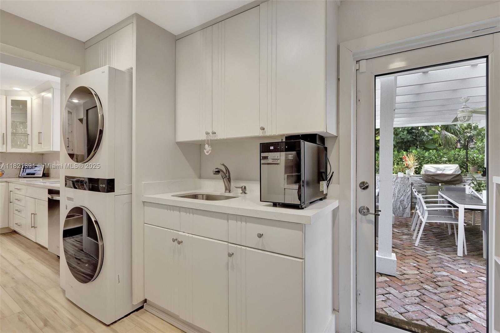 Small Image of 6640 TARREGA ST, Coral Gables Number 32