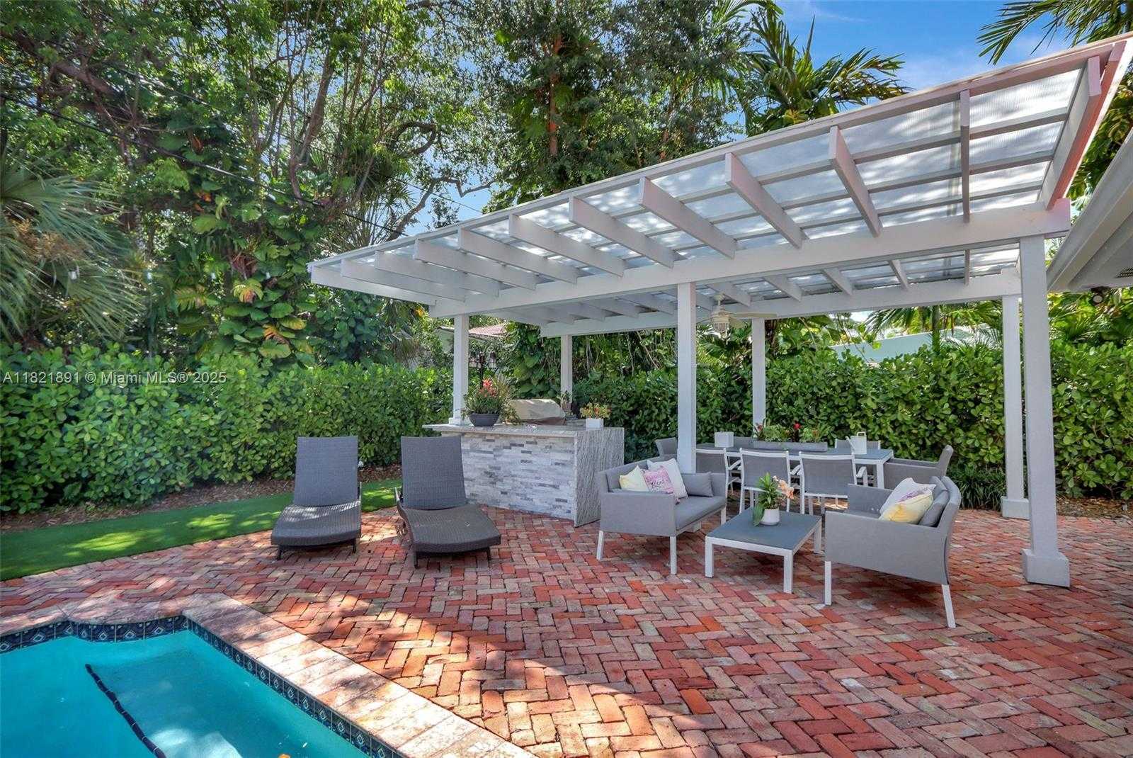 Small Image of 6640 TARREGA ST, Coral Gables Number 5
