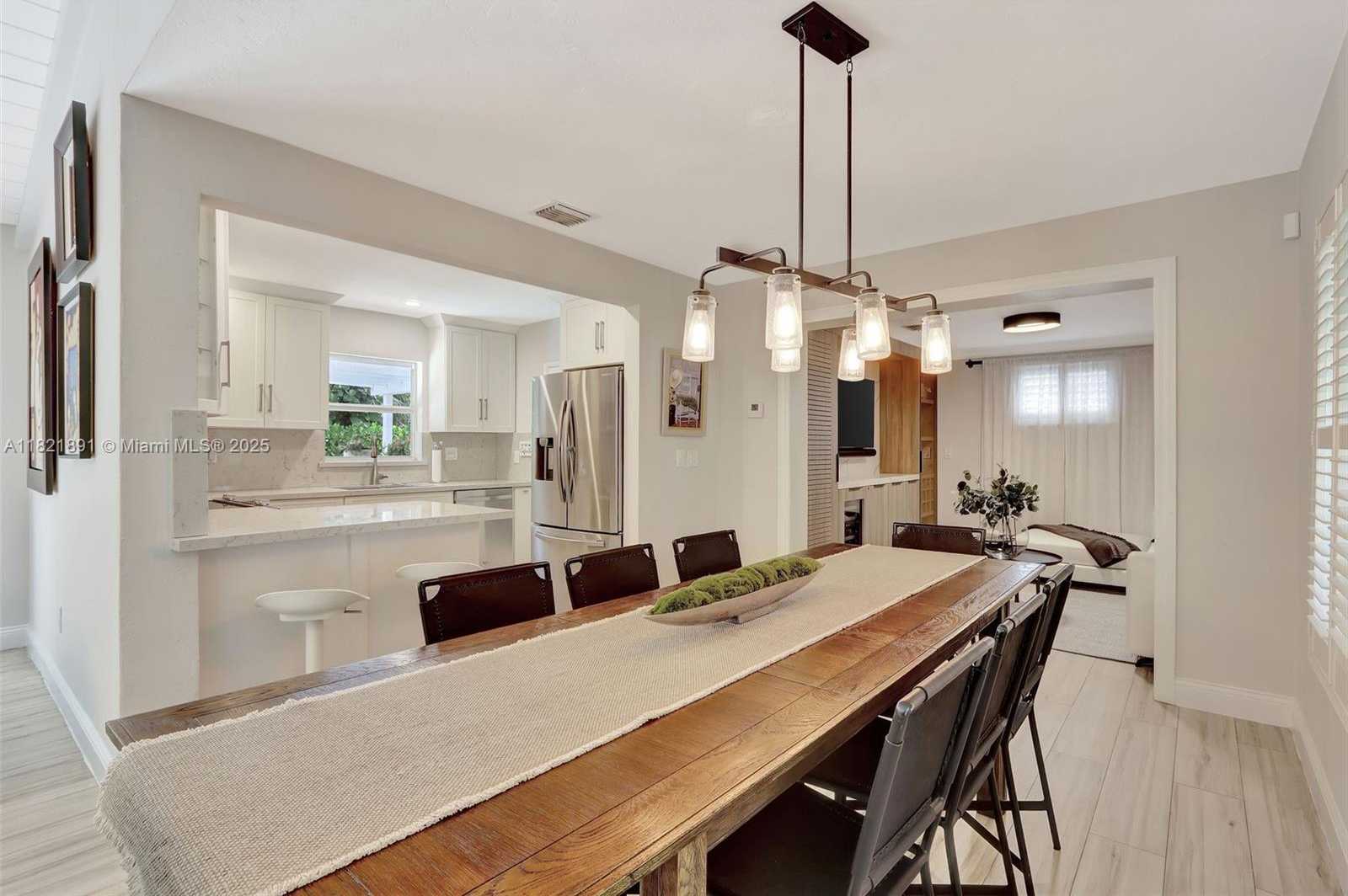 Small Image of 6640 TARREGA ST, Coral Gables Number 9