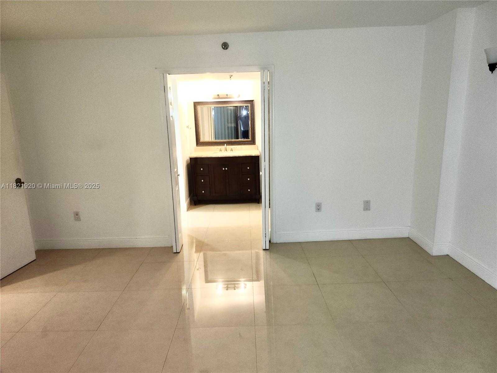 Small Image of 1621 COLLINS AVE #310, Miami Beach Number 17