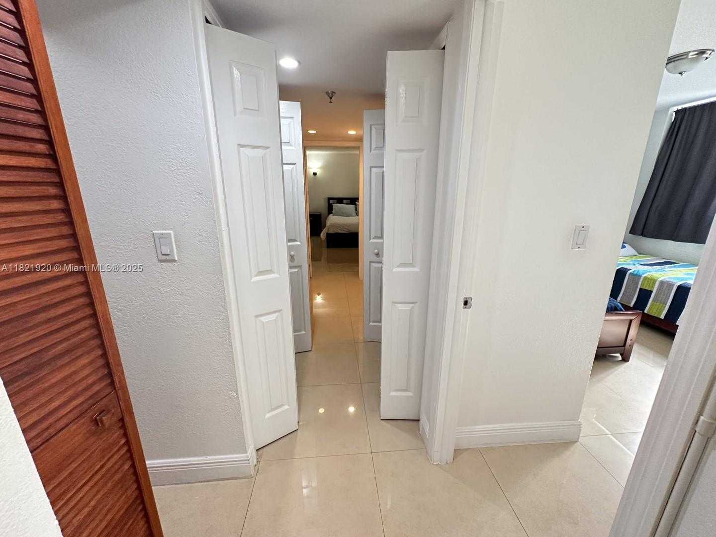 Small Image of 1621 COLLINS AVE #310, Miami Beach Number 4