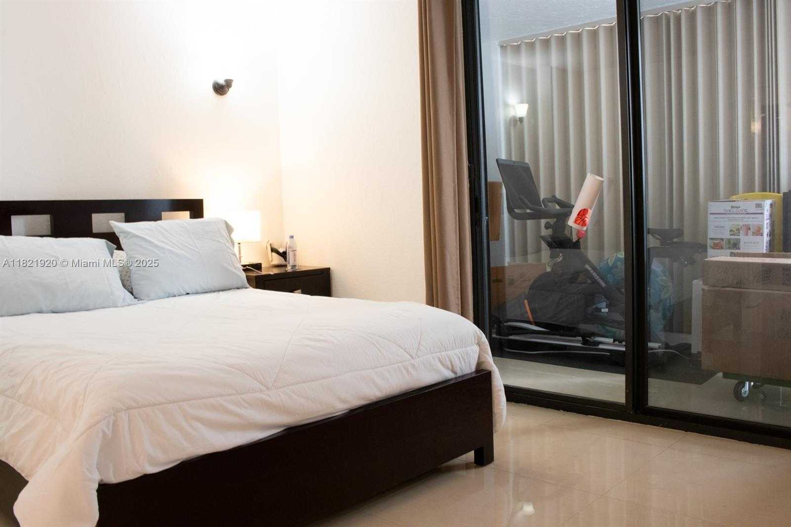 Small Image of 1621 COLLINS AVE #310, Miami Beach Number 6