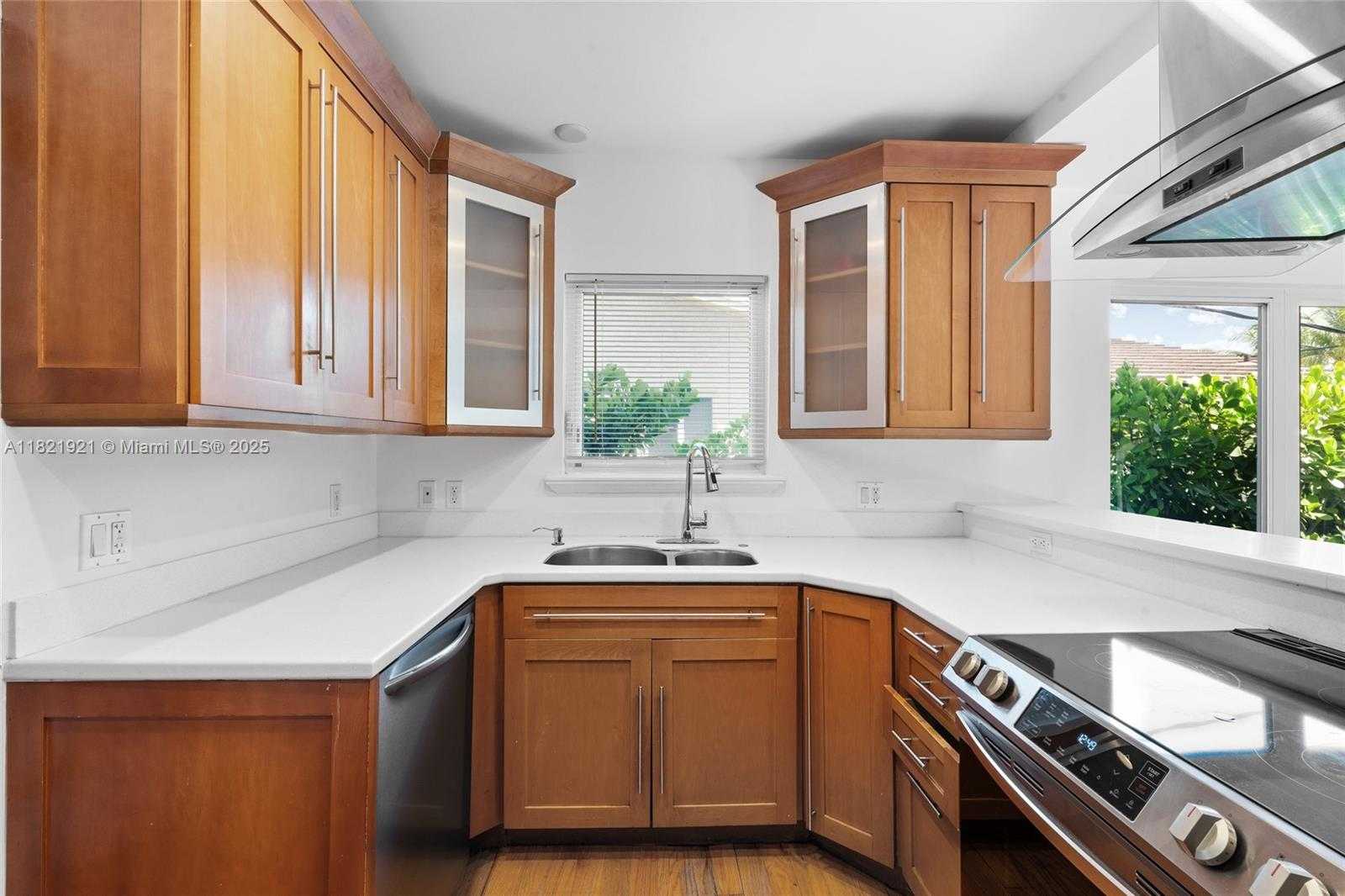 Small Image of 527 SOUTH WEST 20TH RD, Miami Number 14