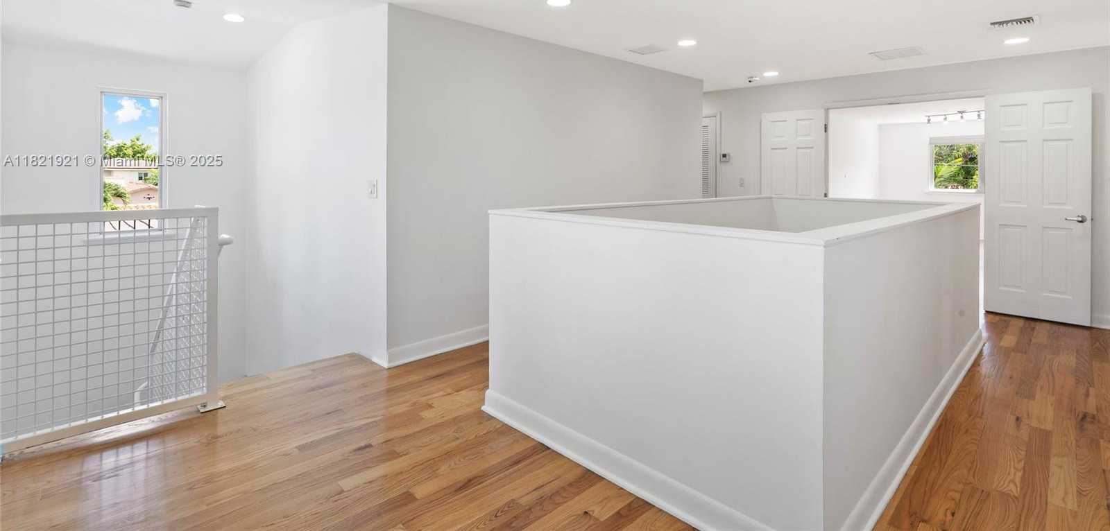 Small Image of 527 SOUTH WEST 20TH RD, Miami Number 23