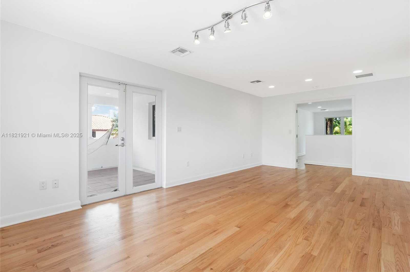 Small Image of 527 SOUTH WEST 20TH RD, Miami Number 26