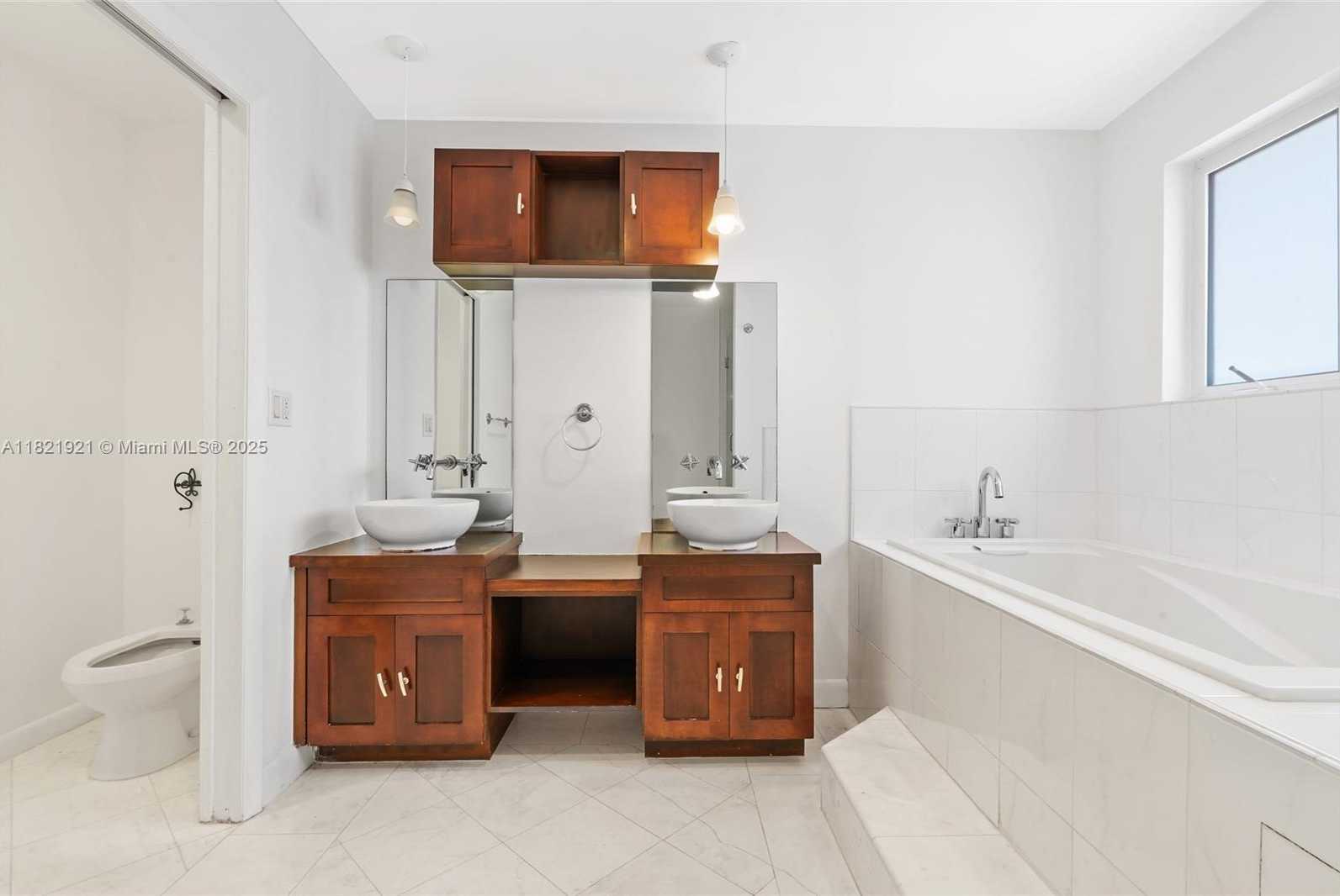 Small Image of 527 SOUTH WEST 20TH RD, Miami Number 29
