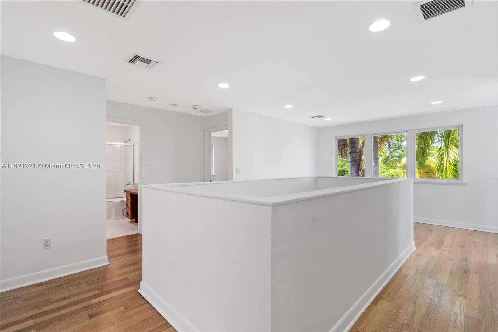 Small Image of 527 SOUTH WEST 20TH RD, Miami Number 30